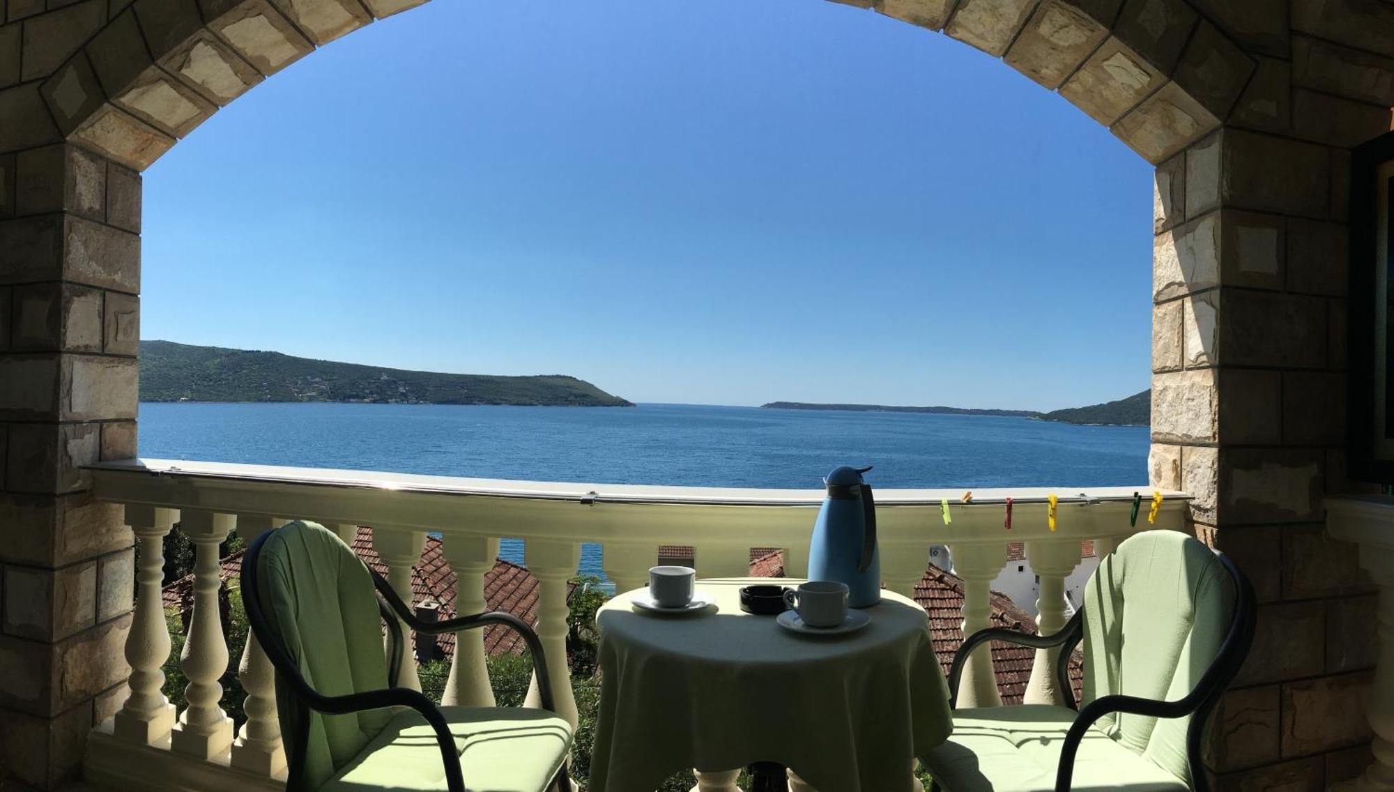 הרצג-נובי Garni Hotel Bokeska Noc מראה חיצוני תמונה
