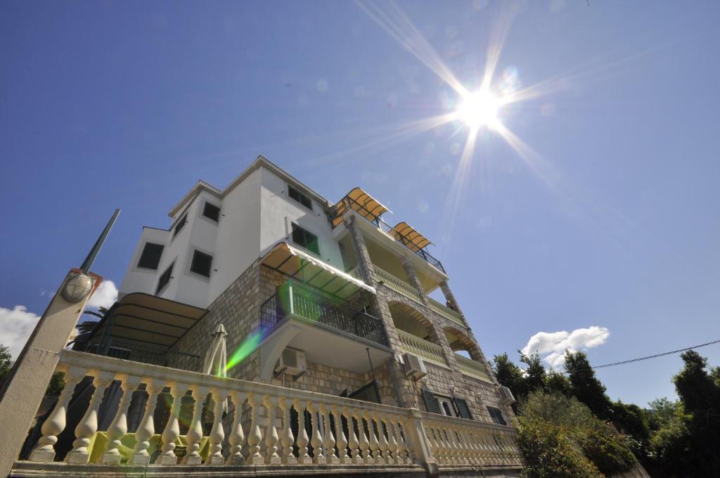 הרצג-נובי Garni Hotel Bokeska Noc מראה חיצוני תמונה
